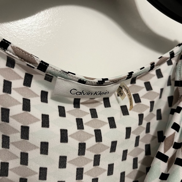 Calvin Klein women’s  cowl neck shell Sleeveless top in Size Medium - Picture 3 of 4